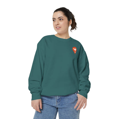 Wind & Sailing Crewneck Sweatshirt in Blue Spruce, female model, front